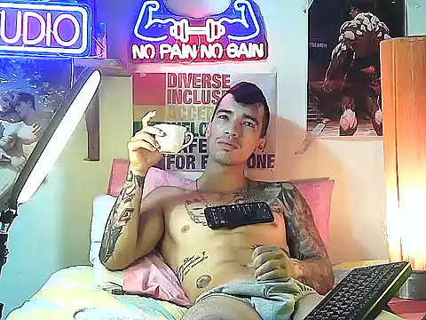 Snapshot of Strongcockfitness chatting on 09-26-25, 04:49 Strongcockfitness online show from 09-26-25, 04:49