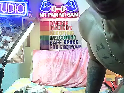 Snapshot of Strongcockfitness chatting on 09-26-25, 05:28 Strongcockfitness online show from 09-26-25, 05:28