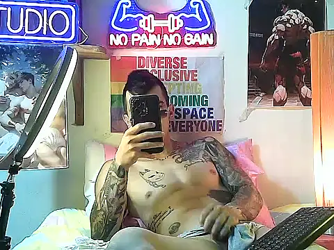 Snapshot of Strongcockfitness chatting on 09-27-25, 05:34 Strongcockfitness online show from 09-27-25, 05:34