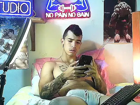 Snapshot of Strongcockfitness chatting on 09-28-25, 12:05 Strongcockfitness online show from 09-28-25, 12:05