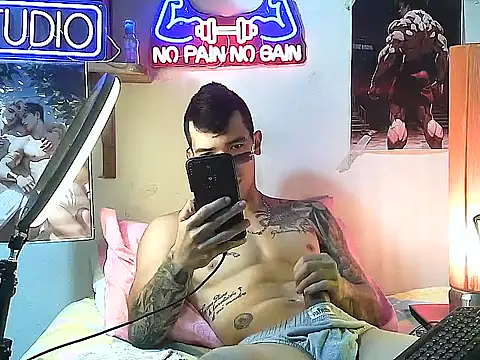 Snapshot of Strongcockfitness chatting on 09-29-25, 11:31 Strongcockfitness online show from 09-29-25, 11:31