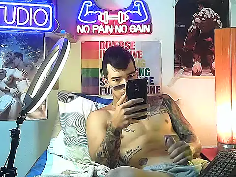 Snapshot of Strongcockfitness chatting on 10-02-25, 05:31 Strongcockfitness online show from 10-02-25, 05:31