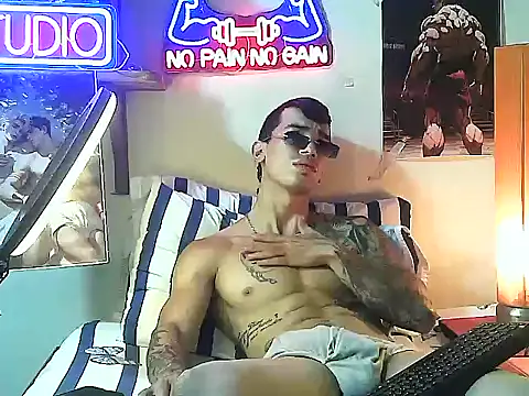 Snapshot of Strongcockfitness chatting on 10-08-25, 01:47 Strongcockfitness online show from 10-08-25, 01:47