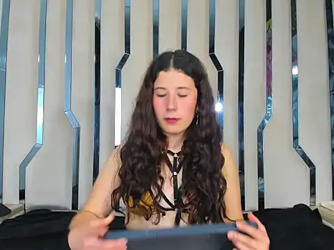 AuroraFishx69 online show from 10-03-25, 07:44