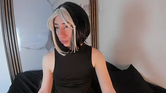 Snapshot of Charlottee_slave chatting on 09-28-25, 02:17 Charlottee slave online show from 09-28-25, 02:17