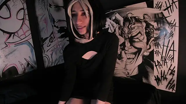 Snapshot of Charlottee_slave chatting on 10-01-25, 02:28 Charlottee slave online show from 10-01-25, 02:28