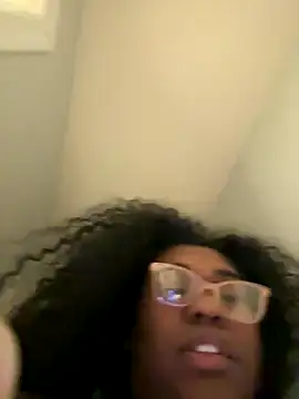 Snapshot of bunbun420247 chatting on 12-13-25, 11:21 bunbun420247 online show from 12-13-25, 11:21