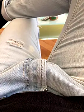 Snapshot of couplebest1 chatting on 10-06-25, 10:56 couplebest1 online show from 10-06-25, 10:56