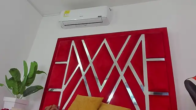 Snapshot of vennusasm1 chatting on 12-05-25, 09:00 vennusasm1 online show from 12-05-25, 09:00