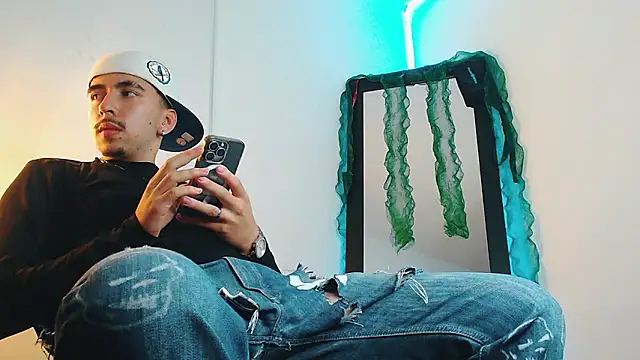 liamty luxor online show from 12-20-25, 07:48