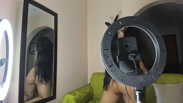 BiancaMoreti online show from 10-31-25, 10:44