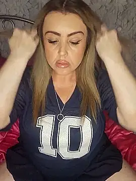 Snapshot of Amber_EyesX chatting on 10-22-25, 02:17 Amber EyesX online show from 10-22-25, 02:17