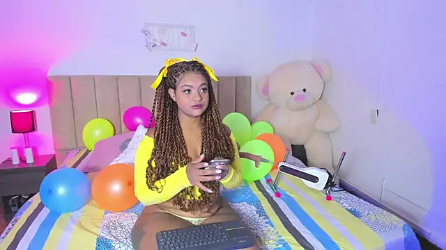 Snapshot of Hill_Brownie chatting on 11-08-25, 12:49 Hill Brownie online show from 11-08-25, 12:49