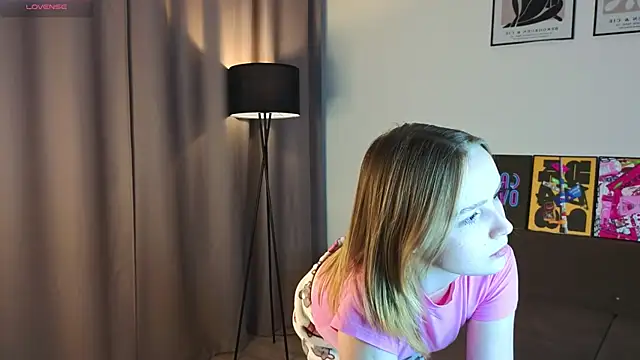 Snapshot of VinnieSerrano chatting on 09-22-25, 02:08 VinnieSerrano online show from 09-22-25, 02:08