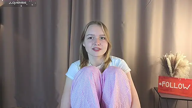 Snapshot of VinnieSerrano chatting on 09-29-25, 02:11 VinnieSerrano online show from 09-29-25, 02:11