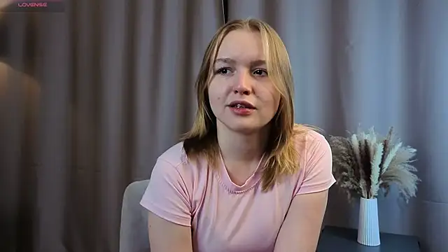 Snapshot of VinnieSerrano chatting on 10-09-25, 01:09 VinnieSerrano online show from 10-09-25, 01:09