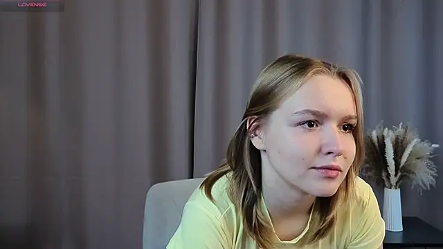 Snapshot of VinnieSerrano chatting on 10-11-25, 03:10 VinnieSerrano online show from 10-11-25, 03:10