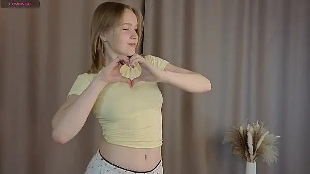 Snapshot of VinnieSerrano chatting on 10-12-25, 03:11 VinnieSerrano online show from 10-12-25, 03:11