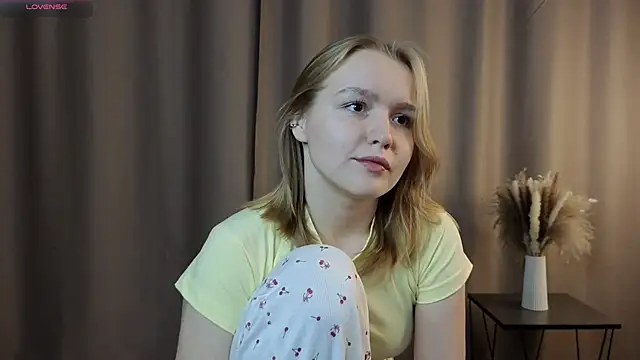 Snapshot of VinnieSerrano chatting on 10-13-25, 02:06 VinnieSerrano online show from 10-13-25, 02:06