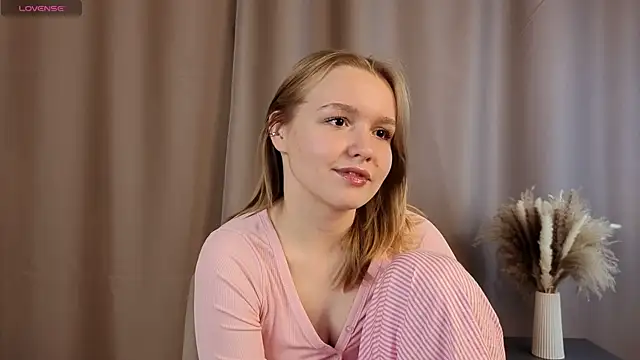 Snapshot of VinnieSerrano chatting on 10-18-25, 02:07 VinnieSerrano online show from 10-18-25, 02:07