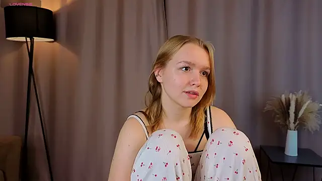 Snapshot of VinnieSerrano chatting on 10-20-25, 02:06 VinnieSerrano online show from 10-20-25, 02:06