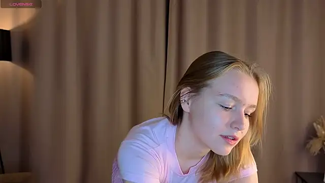 Snapshot of VinnieSerrano chatting on 10-25-25, 02:02 VinnieSerrano online show from 10-25-25, 02:02