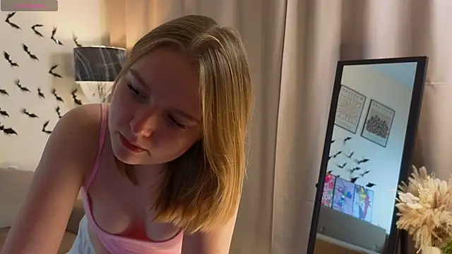 Snapshot of VinnieSerrano chatting on 11-09-25, 02:59 VinnieSerrano online show from 11-09-25, 02:59