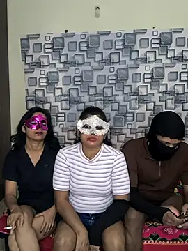 Family02 online show from 12-17-25, 04:57