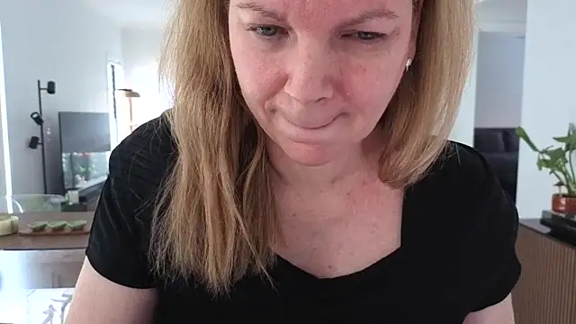 aussiepeaches online show from 04-28-26, 02:27