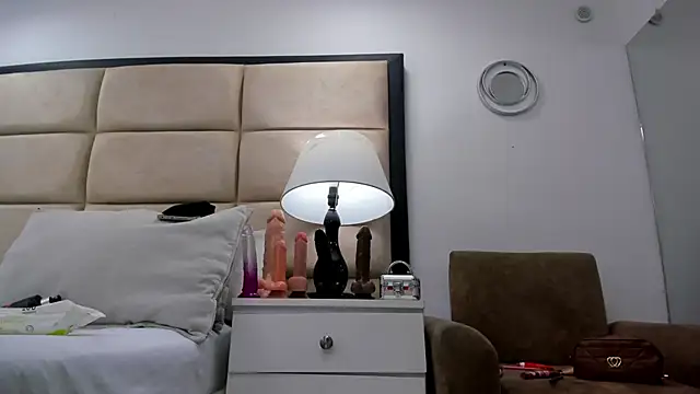 Sweet Lucianaa online show from 11-28-25, 08:11