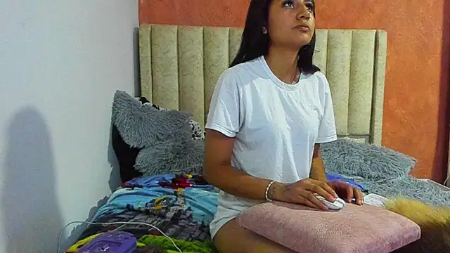 Snapshot of Naomi_205 chatting on 12-01-25, 04:28 Naomi 205 online show from 12-01-25, 04:28