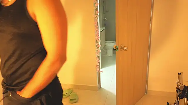 Snapshot of 0ne_0f_0ne chatting on 10-22-25, 12:44 0ne 0f 0ne online show from 10-22-25, 12:44