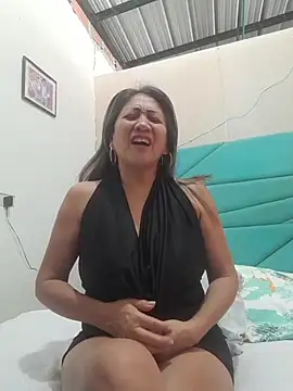 Snapshot of LizaMintelli chatting on 05-14-26, 02:02 LizaMintelli online show from 05-14-26, 02:02