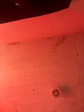 Snapshot of Wenlop chatting on 10-20-25, 05:46 Wenlop online show from 10-20-25, 05:46