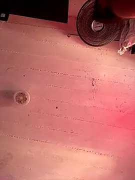 Snapshot of Wenlop chatting on 11-21-25, 06:50 Wenlop online show from 11-21-25, 06:50