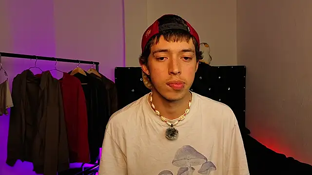 Snapshot of Otter_Star chatting on 09-12-25, 02:33 Otter Star online show from 09-12-25, 02:33