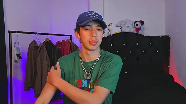 Snapshot of Otter_Star chatting on 09-14-25, 03:05 Otter Star online show from 09-14-25, 03:05