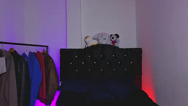 Snapshot of Otter_Star chatting on 09-16-25, 03:18 Otter Star online show from 09-16-25, 03:18