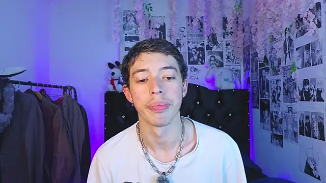 Snapshot of Otter_Star chatting on 09-23-25, 04:04 Otter Star online show from 09-23-25, 04:04