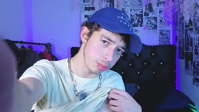 Snapshot of Otter_Star chatting on 09-24-25, 04:05 Otter Star online show from 09-24-25, 04:05