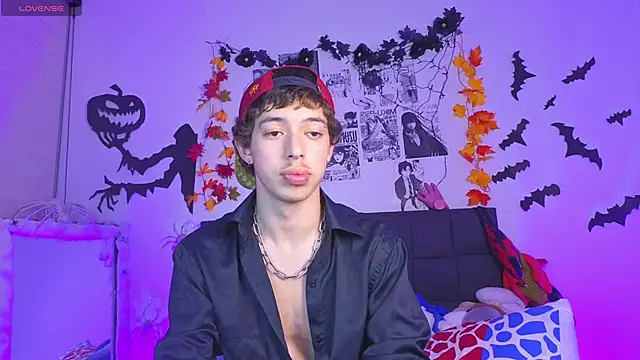 Snapshot of Otter_Star chatting on 10-13-25, 04:01 Otter Star online show from 10-13-25, 04:01