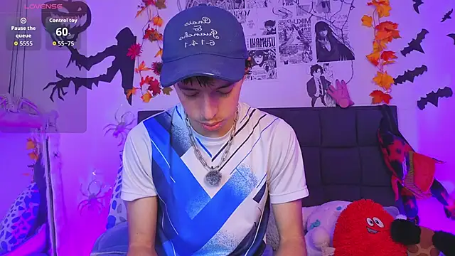 Snapshot of Otter_Star chatting on 10-15-25, 04:45 Otter Star online show from 10-15-25, 04:45