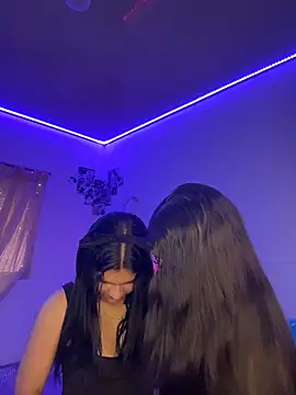 Snapshot of Ashley_and_Zoe chatting on 05-09-26, 02:22 Ashley and Zoe online show from 05-09-26, 02:22