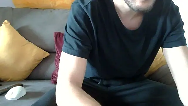 Amicisegreti online show from 12-18-25, 11:49