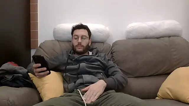 Amicisegreti online show from 03-31-26, 08:20