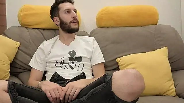 Amicisegreti online show from 04-27-26, 08:40