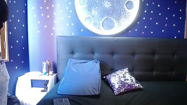 Olivia11  online show from 09-12-25, 01:00