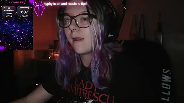 Snapshot of x3raven chatting on 10-04-25, 02:42 x3raven online show from 10-04-25, 02:42