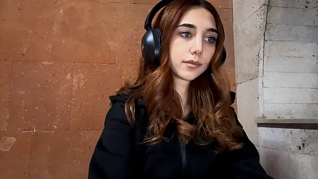 Snapshot of LinaMour chatting on 09-13-25, 10:09 LinaMour online show from 09-13-25, 10:09