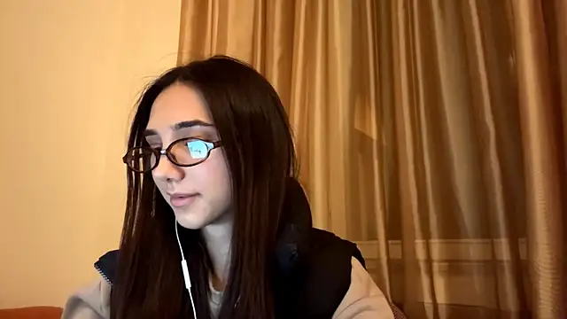 Snapshot of LinaMour chatting on 09-29-25, 10:14 LinaMour online show from 09-29-25, 10:14